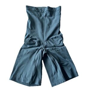 SPANX Medium Black Body Shaper High‎ Waist Thigh Shorts Tummy Control Shapewear